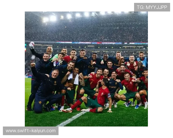 足球球星穿着7号球衣展现独特风采瞬间集锦